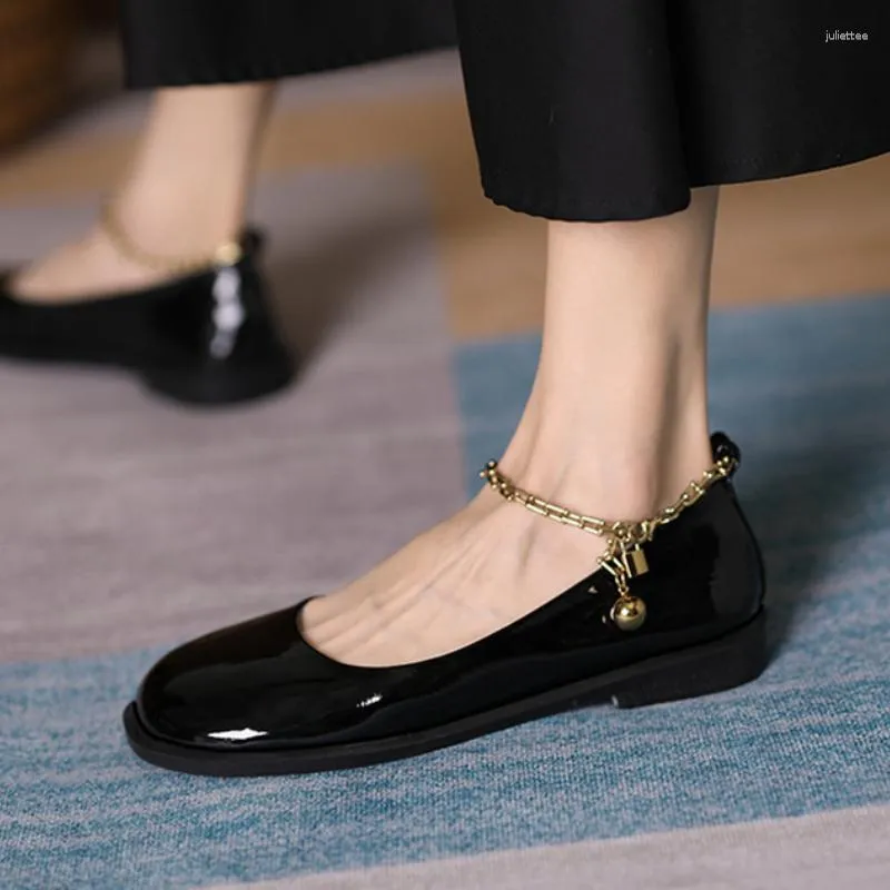 Klänningskor Fashion Women's Low Heel Autumn Mary Jane French Ladies Baotou Simple Round Toe Patent Leather