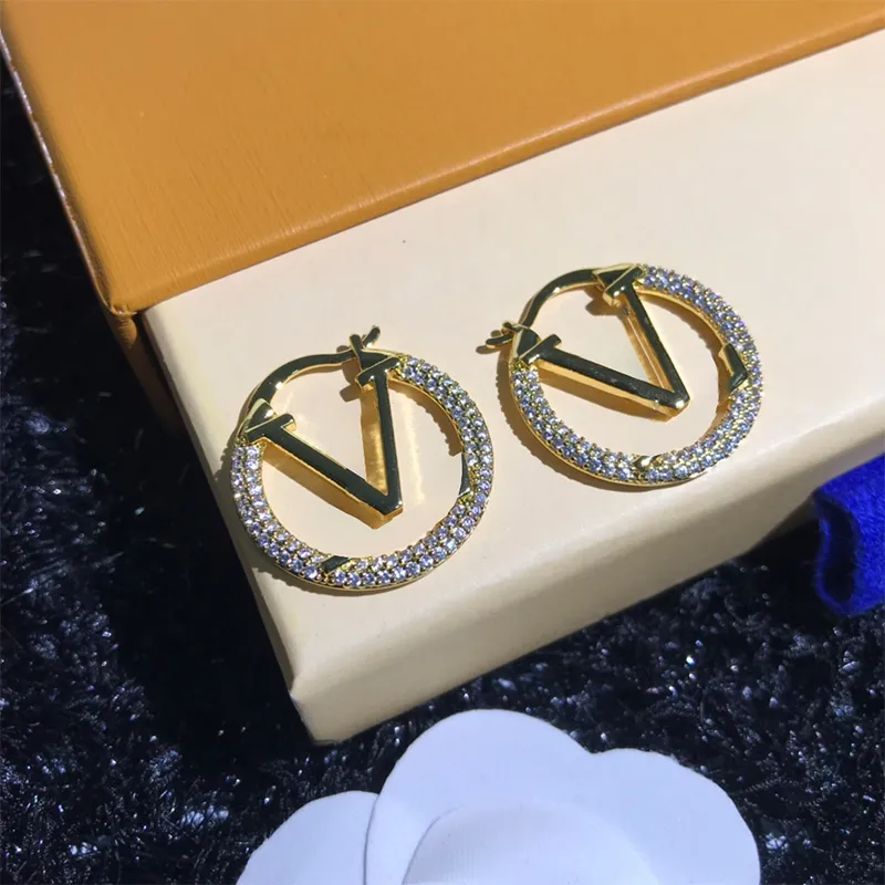 Designer Round Hoop Earrings Women Shiny Diamond Encrusted Letters Hollowed Out Large Circle 18K Gold-Plated Simple Vintage Earrings Party Jewelry Accessories