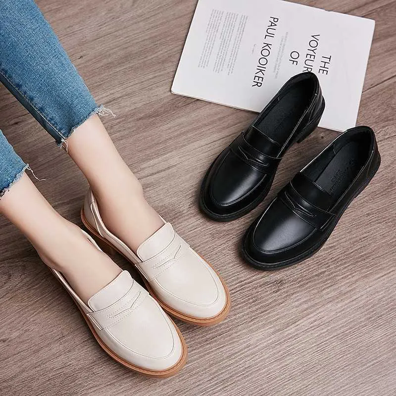 Chaussures habillées européennes britanniques petites chaussures en cuir femme hiver travail doux oxfords boucle talons épais espadrilles en peluche creepers appartements mocassins L230724