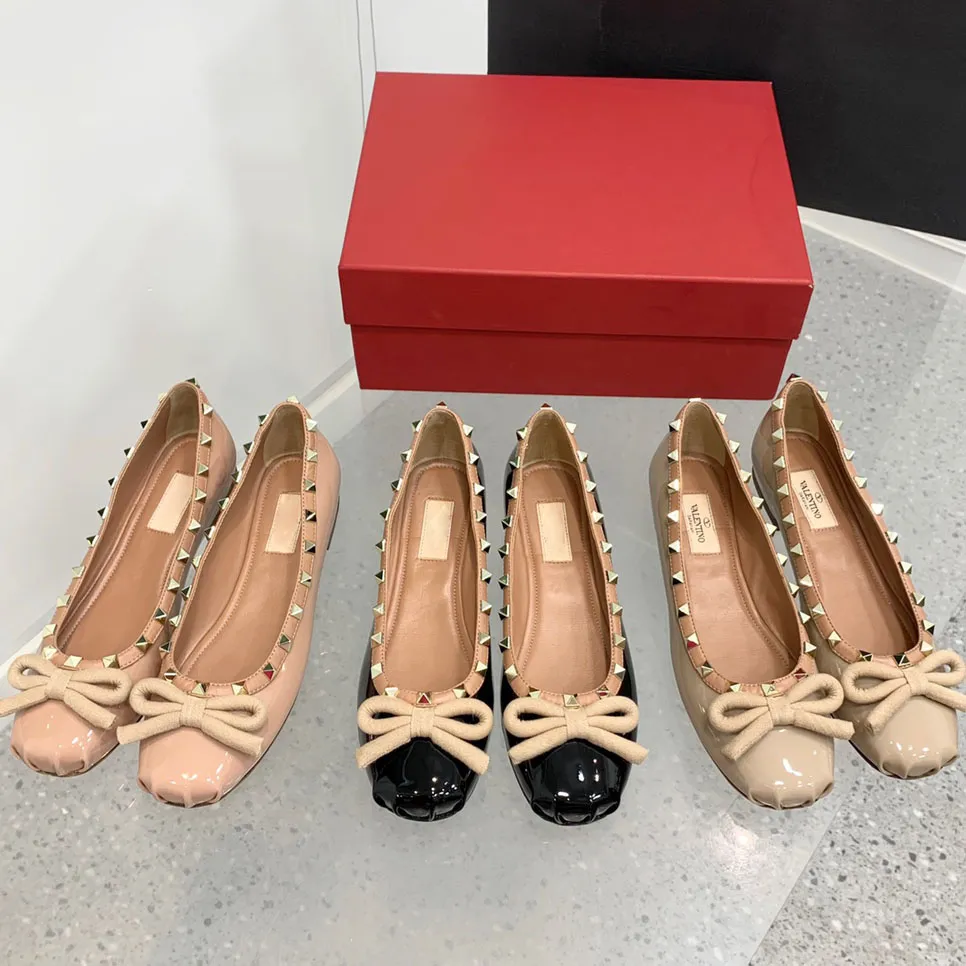 Designer Mary Jane Chaussures Ballerines Chaussures de luxe pour femmes de haute qualité Appartements en cuir verni Appartements à talons bas Chaussures formelles noires Printemps Printemps Rivets Chaussures