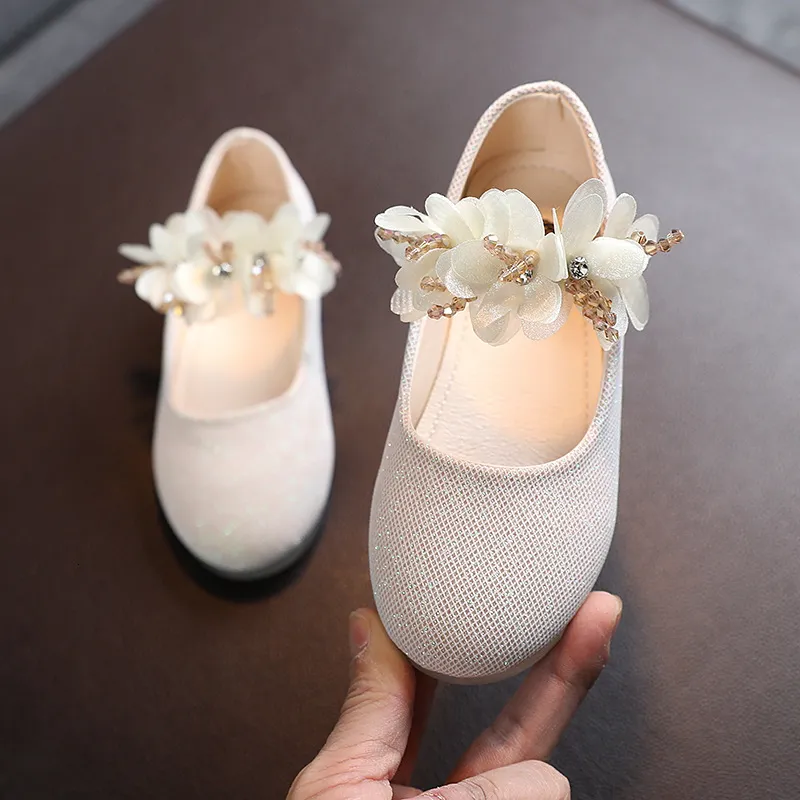 Baskets Enfants En Cuir Filles Chaussures Brillantes Fleurs Princesse Chaussures Pour Bébé Fête De Mariage Enfants Appartements Printemps Été Robe Chaussures 230721