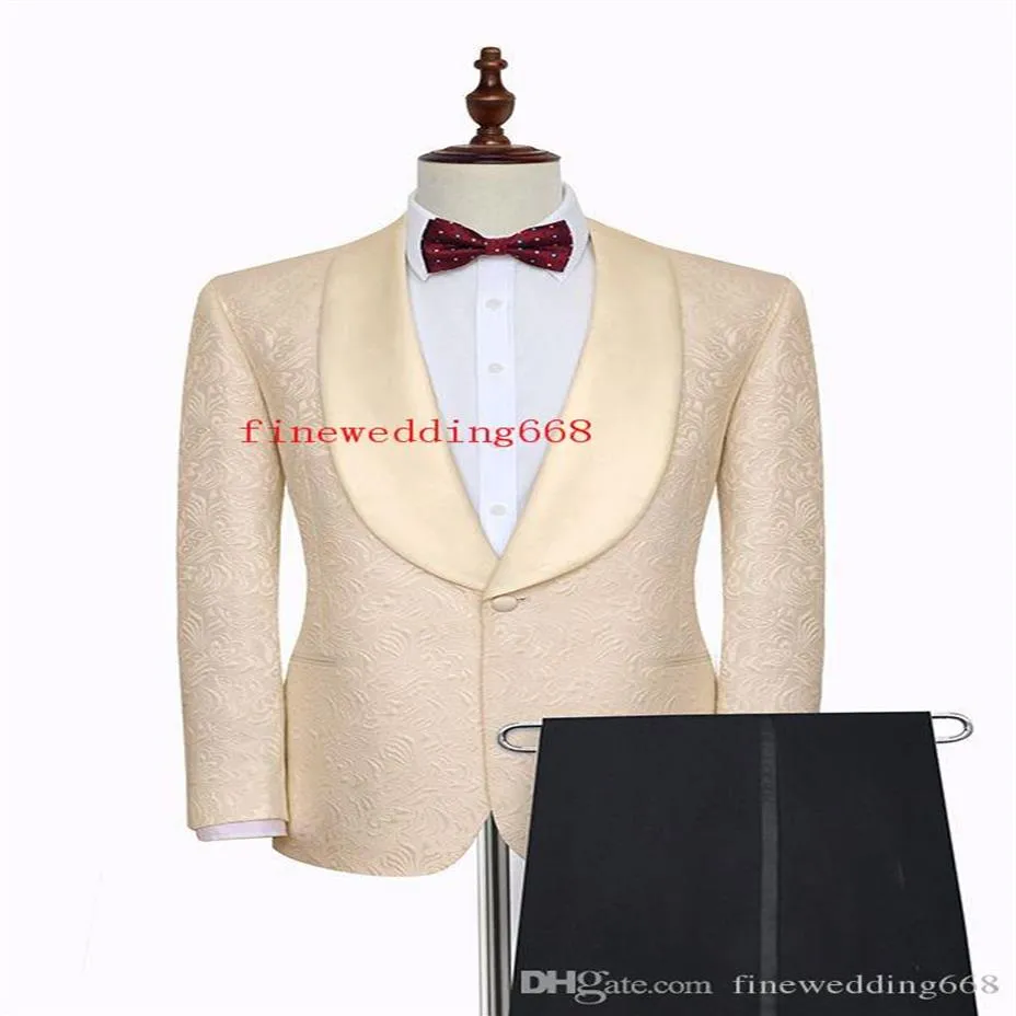 カスタマイズショールラペルエンボスベージュ1ボタン結婚式の新郎Tuxedos男性スーツウェディングプロムディナーマンBlazerjacketPants222c
