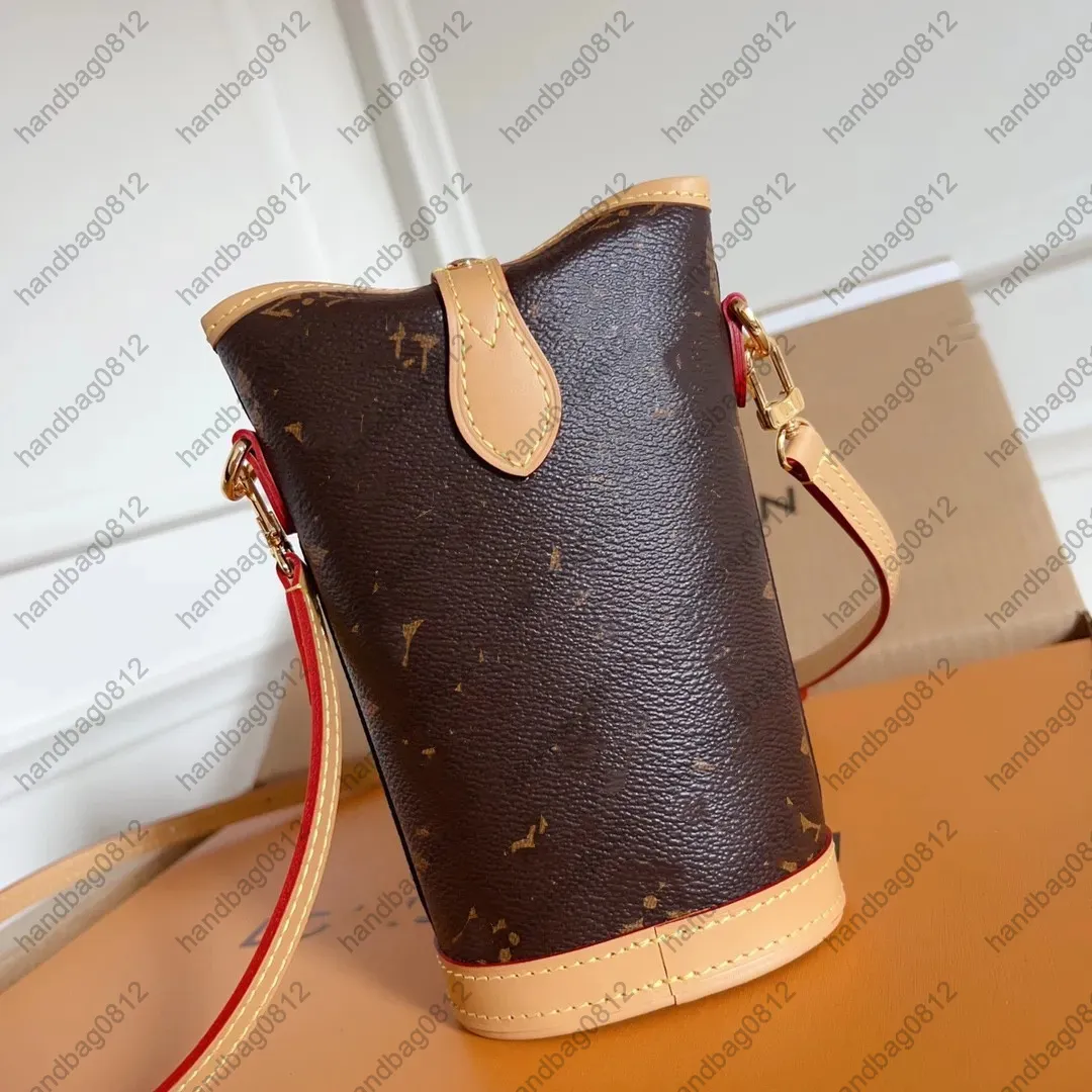 Fold Me Pouch Luxurys Designers Mini Bags Oval Base Rectangular Body Magnetic Closure Genuine Leather Women Handbags Purses Wallets Womens Crossbody Shoulder Bag