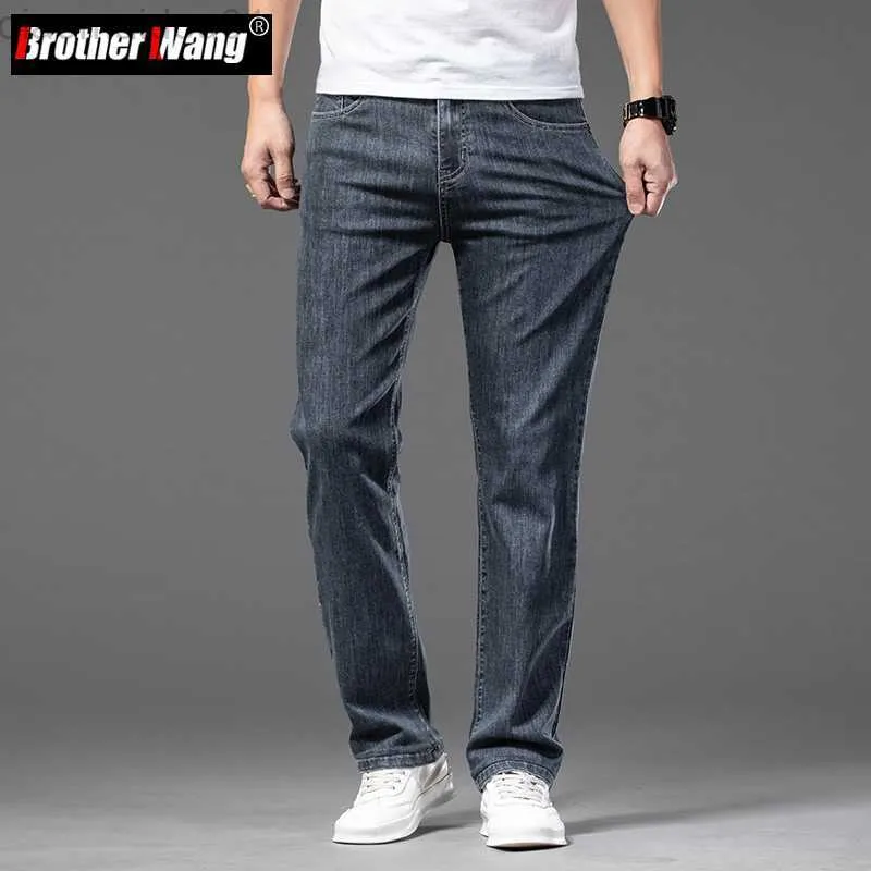 Jeans da uomo Primavera Estate Jeans da uomo sottili blu grigio Vita elastica Moda Pantaloni casual in denim Pantaloni da uomo di marca Plus Size 42 44 46 L230724