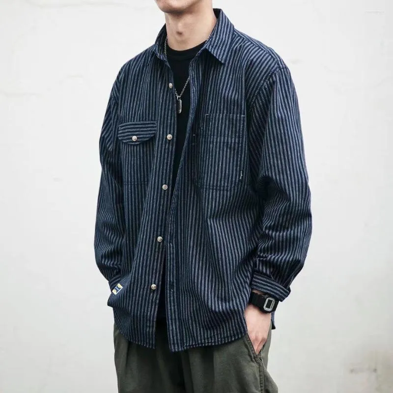 Camicie casual da uomo Plus Camicia coreana autunnale a maniche lunghe a righe di grandi dimensioni Abito da uomo cargo alla moda con design a due tasche