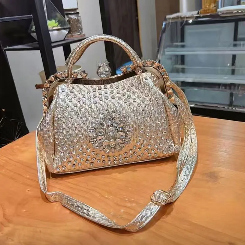 Yeni Moda Patlayıcı Doku Kıdemli Sense Crossbody Bag Büyük Kapasiteli Elmasla İnişli Çanta Omuz Çantası Kadınlar