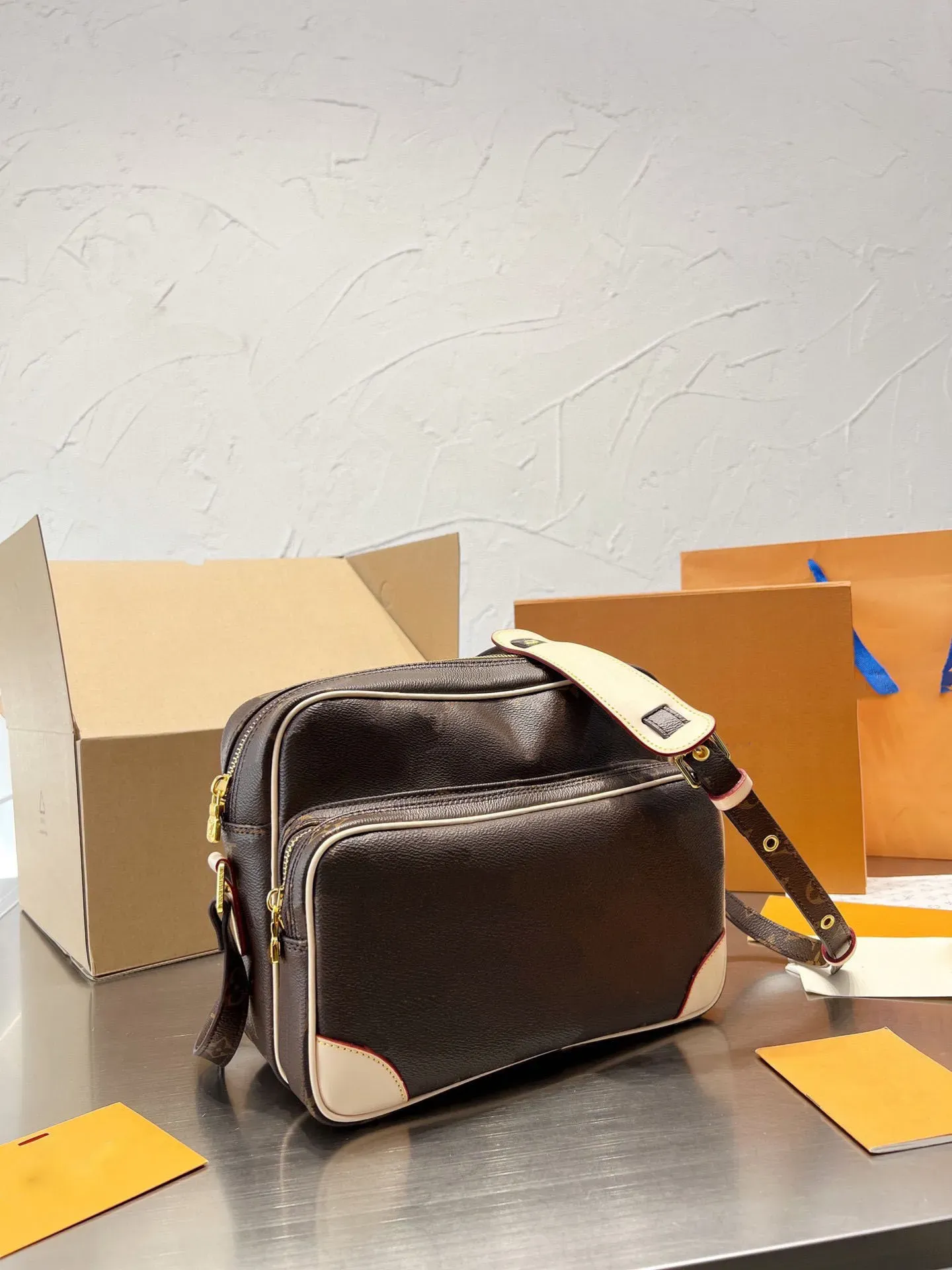 Leisure Fashion Women Men Men Men Mudbag Luxury Designer Bags Top Grade Vintage Bag Dail 4 399 DHgate