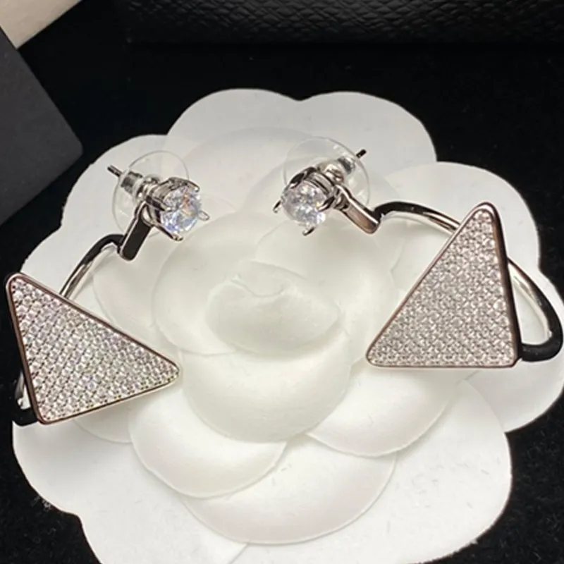 Triangel diamantörhängen enkla mode klassiska öronnötter 925 silver rostfritt stål örhängen damer headdresess party smycken
