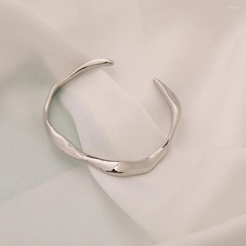 Bangle Advanced Light Luxury Natural Gilded Design Armband med minimalistisk och kall stil mångsidig skogsmallgrupp