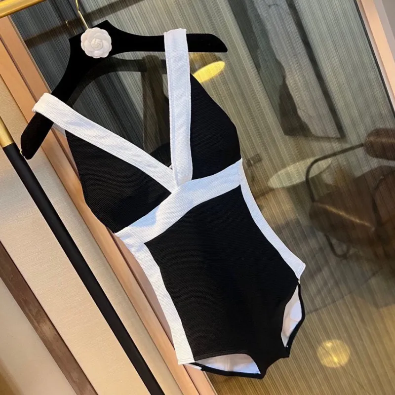 Costume da bagno da spiaggia da donna, costume da bagno firmato, bikini di lusso di fascia alta, cuciture a diamante con lettere, costume da bagno intero sexy, set bikini a due pezzi