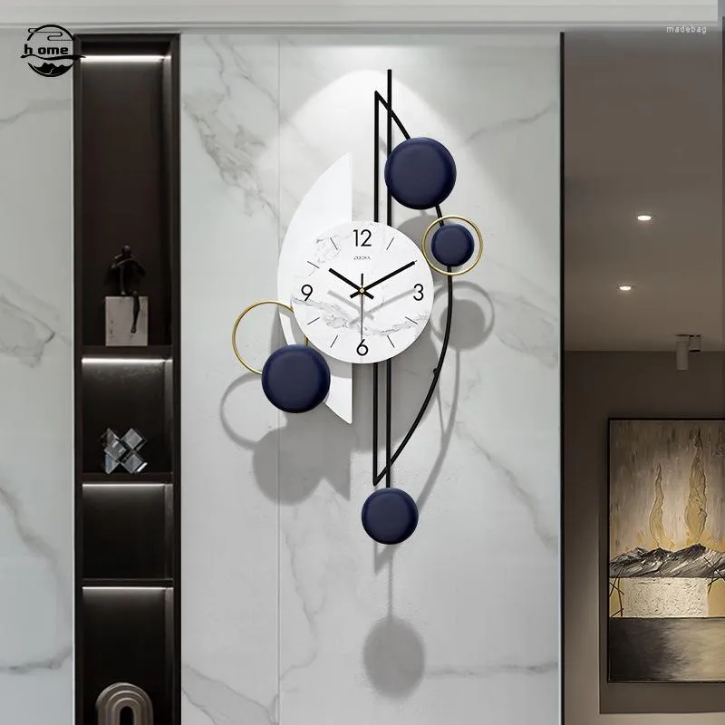壁時計アート装飾時計家庭モダンなシンプルなホームデコレーションリビングルームの装飾金属幾何学サイレント