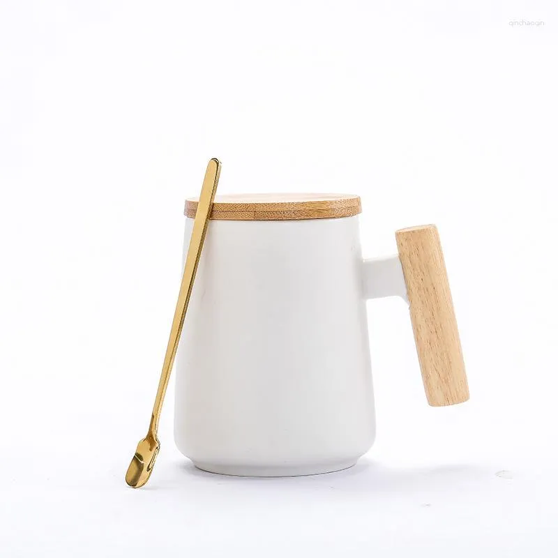 Tassen Nordisches Design Einfache weiße schwarze Keramik-Kaffeetasse mit Holzgriff 480 ml Wassertasse für Geschäftsgeschenk Moderner Stil