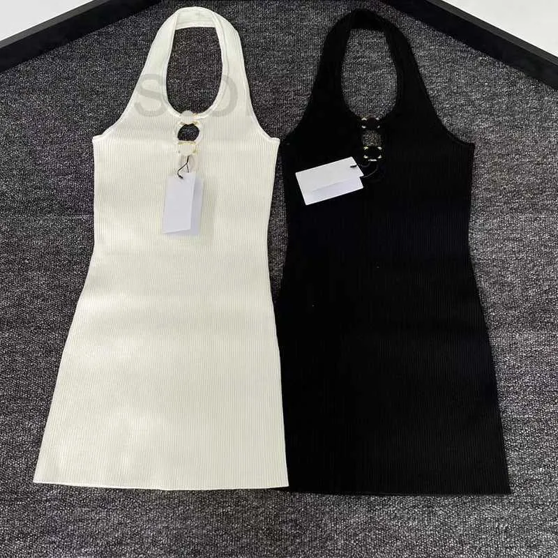 Vestidos casuais básicos de grife tricotados com decote pendurado sexy vestido sem costas com estilo fino e elegante novo para o verão de 2023 ano fiscal de 2023