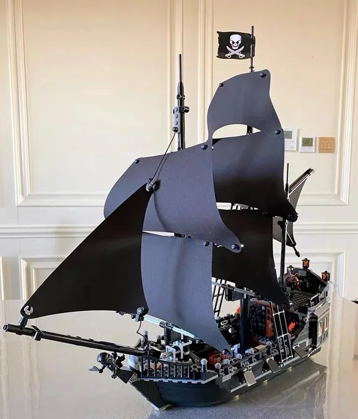 Action Toy Figures 16006 The Black Pearl Model 6002 Building