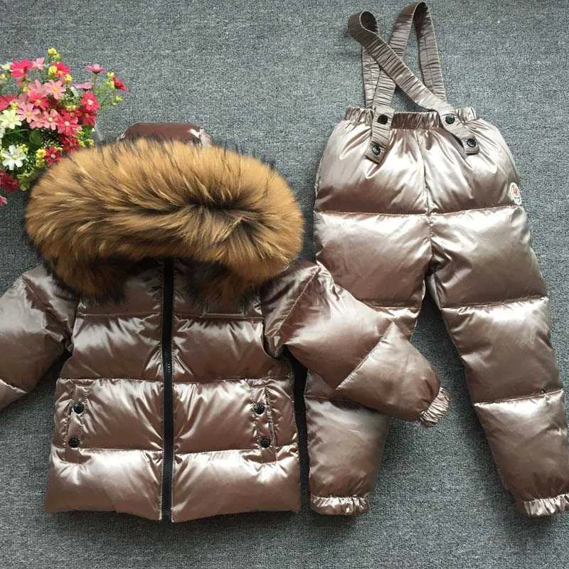 Manteau Russie Hiver Enfants Vêtements Ensembles Combinaison Vestes De Neige + Salopette 2pcs Garçon Filles 1-10Y Duvet De Canard Manteaux Veste Grand Capuche De Fourrure HKD230725