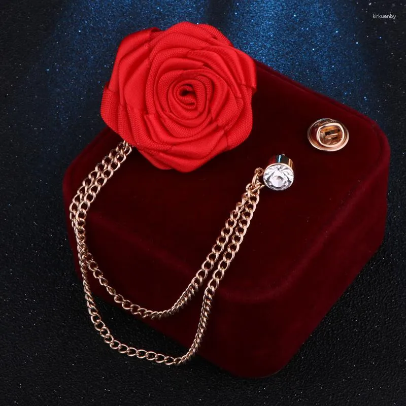 Spille Spilla fatta a mano con fiore rosa Spilla con catena Accessori per gioielli da sposa Banchetto per abiti Donna Corpetto Fiore all'occhiello Lusso