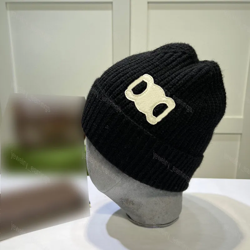 Gorro de lã de malha de designer chapéus bordados masculinos e femininos gorros de malha térmica de inverno gorro de marca de esqui gorro de caveira bonés quentes de luxo acessórios vermelhos