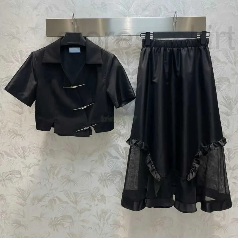 Dwuczęściowa sukienka projektantka 23SS Kobiety określa garnitury z literą guziki dziewczęta Milan Runway Brand Blazer Blazer Top Kurtka i splicowane spódnice midi a-line UKII