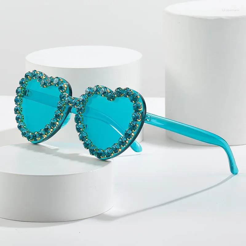 Solglasögon Vintage Pink Heart Diamond for Women Designer Sun Glasses Ladies Retro Hip Hop Cool Eyewear UV400