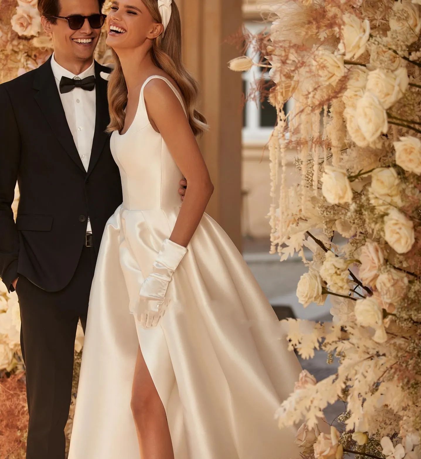 Vintage Satin A Line Hochzeitskleid Mit Quadratischem Hals, Seitenschlitz  Und Sweep Zug Elfenbein, Weiß, Champagner Von 119,82 € | DHgate, image size:1437x1566