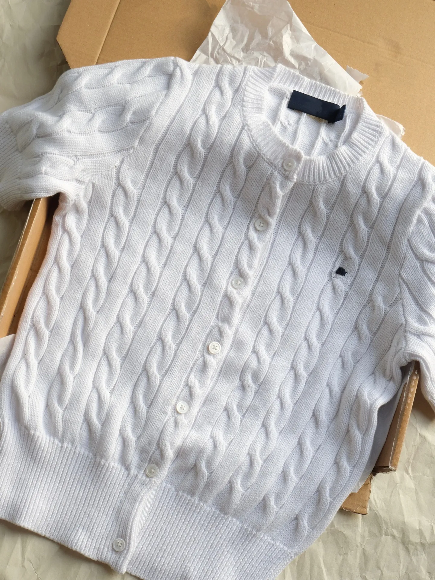 Designer Designer Sweater dzianinowy top cotta Cotta Rleeve jesienne i letnie szydełkowe dzianiny hurtowe