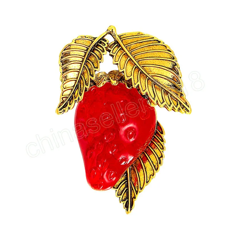 Creative Harts Strawberry Brooches for Women Fashion Fruit Lapel Pins Scarf Buckle Female Coat Badges Nyårsgåvor
