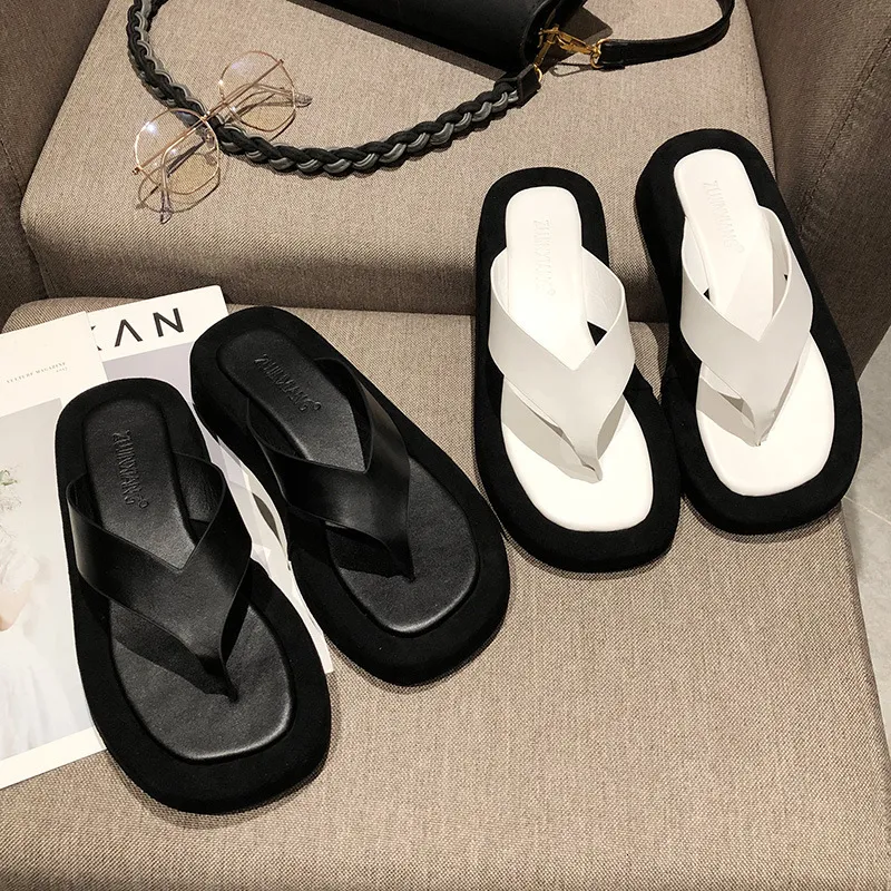 Sandalen schwarz weiß gemischte Farbe dicker Boden Flip-Flop berühmtes Design Clip-Toe-Hausschuhe Damen Plateau Jandal Slides Strandschuhe 230724