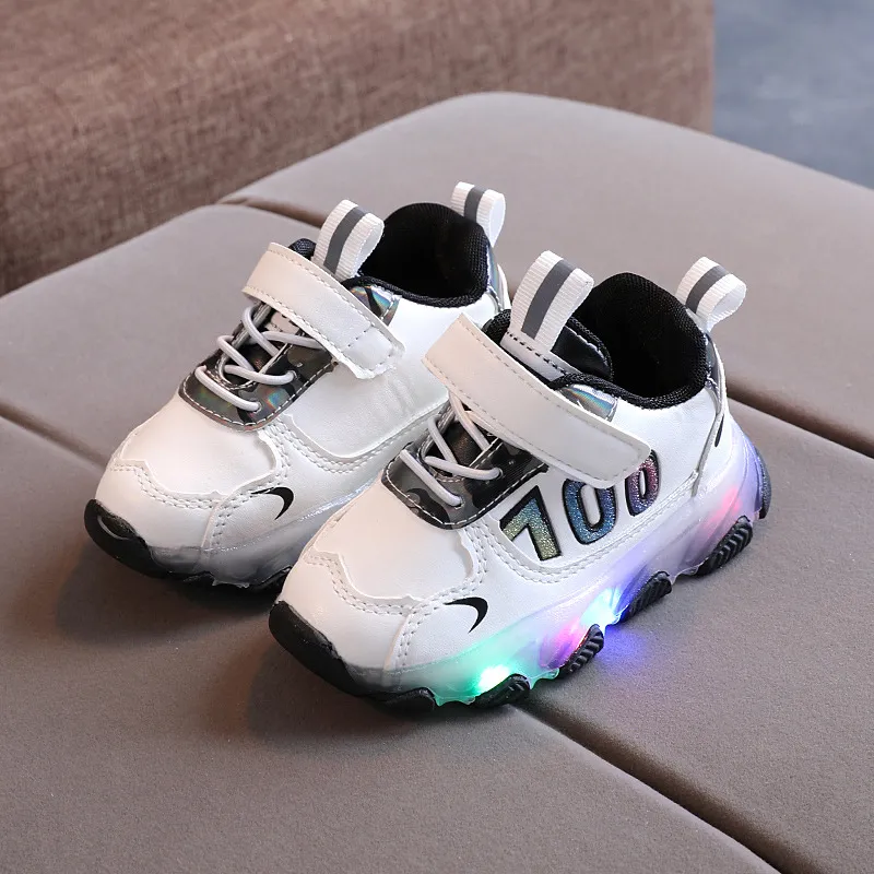 Luci a LED per bambini Scarpe sportive per ragazze Ragazzi Scarpe da corsa traspiranti luminose Pu Scarpe da bambino casual in pelle Scarpe da ginnastica per bambini