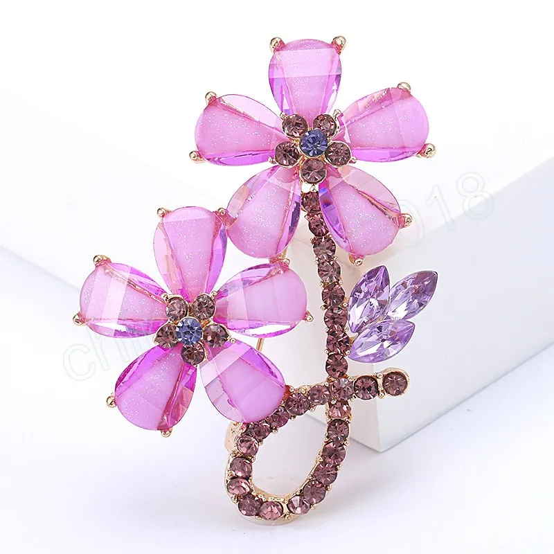 Nya rosa blommor broscher för kvinnor transparent strass metall lapel pin bröllopsfest nyår smycken gåvor