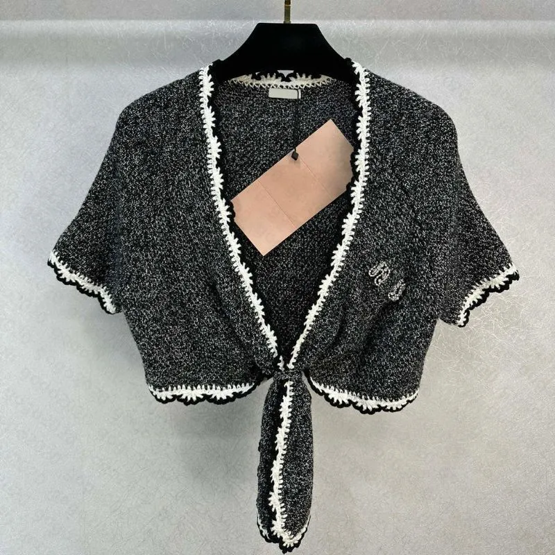 23SS Kadın Tasarımcı Tee Sweater Tasarımcı Mektup Boncuk Sapçıları Tişört Kızları Milan Pist Mahsulü Marka Forması Tasarımcı Tişört Dış Giyim Ceketleri