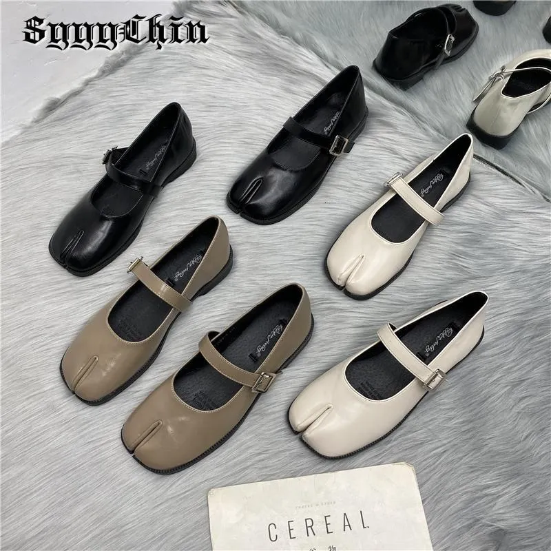 Chaussures habillées Printemps Femmes Sandales Split Toe Mary Jane Appartements Dames Pompes Femme Rétro Vintage Fille Nouveauté Quotidienne Solide Ninja Chaussures 230724