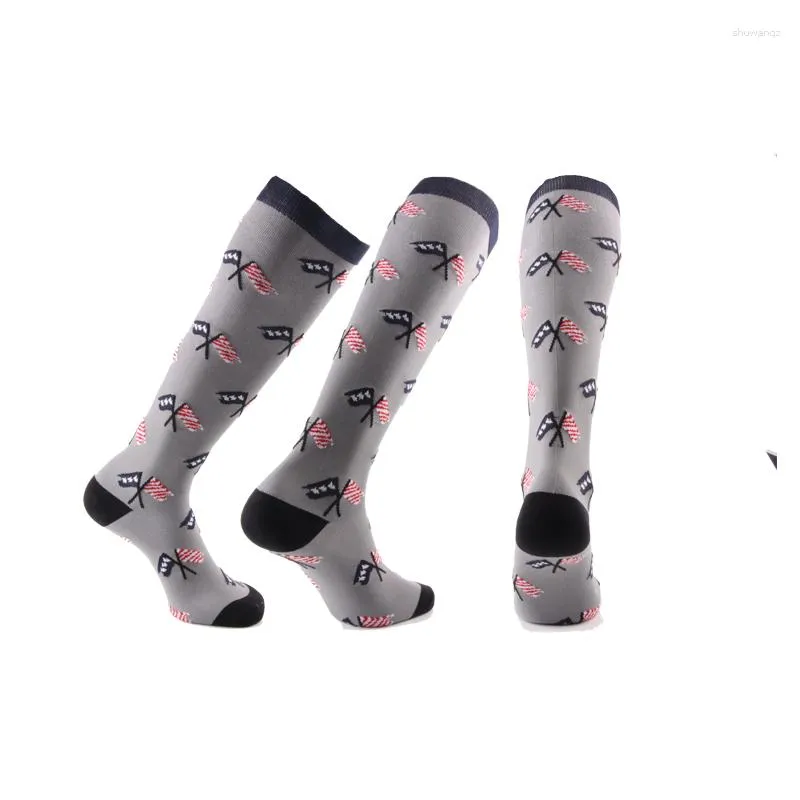Sports Socks 17 Styles Compression Strumpor High Quality Outdoor Sport Olika mönster Ljusa och färgglada bekväma man kvinnor