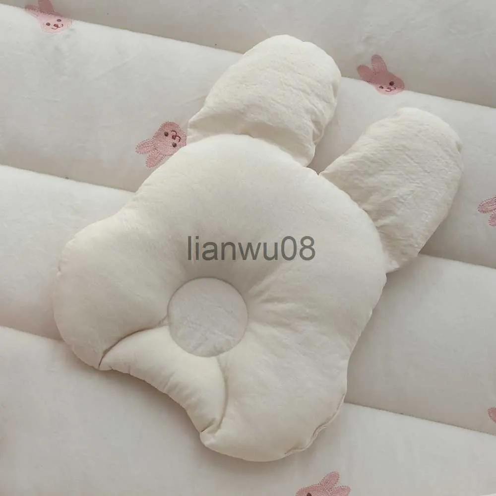 Kuddar Nyfödda Baby Pillow Head Cushion Child Pillow Newborn Sleep Support Concave Sursing Pillow Cute Bear Ear Design White Grid X0726