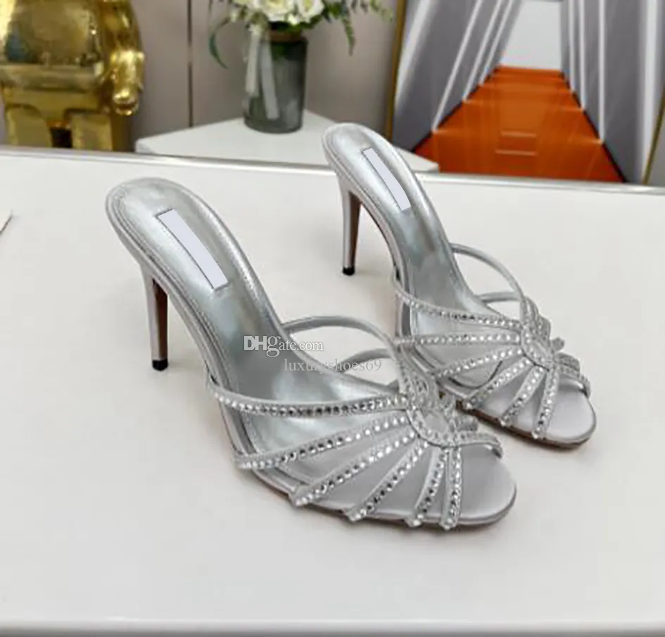 Designer Aquazzura Sandaler Crystal Open Toe Pointed Hot Diamond Hollow Muller Shoes Women's Thin High Heels Bekväma Fashion Women's Slippers EU35-42 med låda