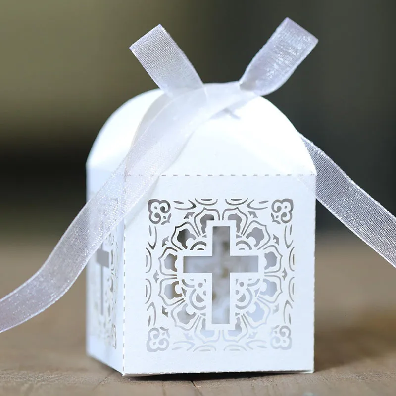 Embrulho para presente 50/100 pçs Lace Cross Candy Box Easter Favor Gift Packaging Box Com Fita Aniversário Batismo Comunhão De Casamento Decoração De Batismo 230725