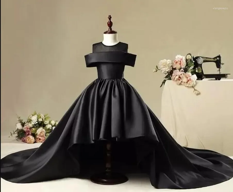 Abiti da ragazza Abito lungo a fiori vintage per matrimoni Abito da ballo in raso nero Vestidos De Comunion Pageant Abiti da festa per la prima comunione