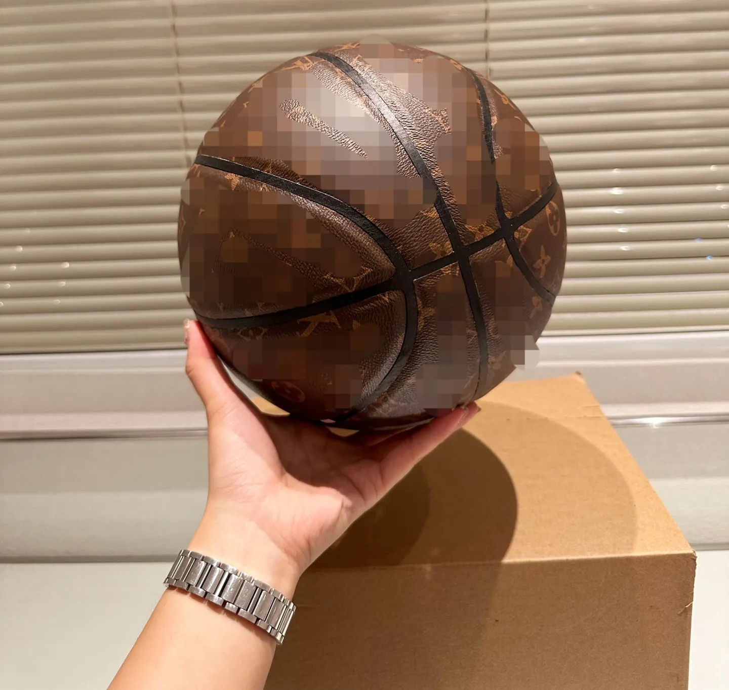 Der neue Mode-Basketball-Trend kann Geschenke verschicken. Ein Must-Have-Mode-Basketball mit Geschenken