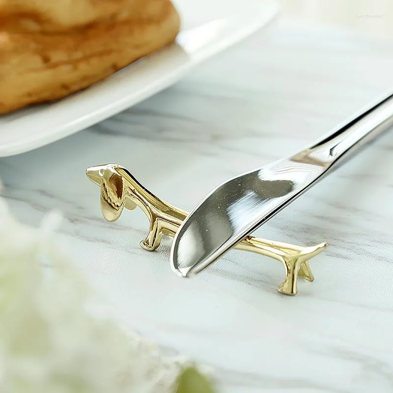 Esteiras de mesa Descansos de talheres Porta-pauzinhos Metal Dog Design para faca Garfo Colher Conjunto de 4 (ouro)