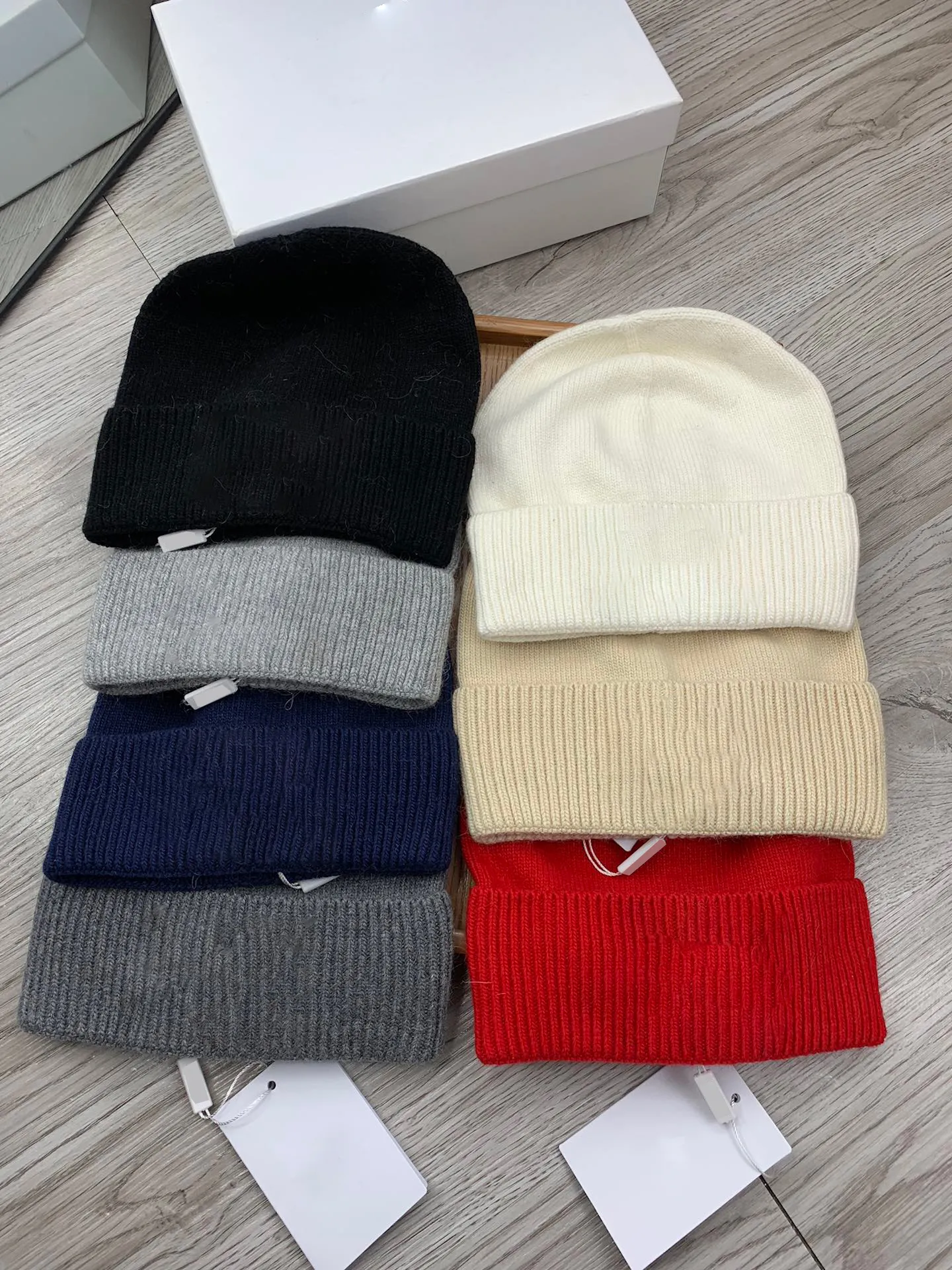 2023 Luxury C home wool fashion Men's Winter hat Outdoor millinery men's pullover warm cashmere knit bucket