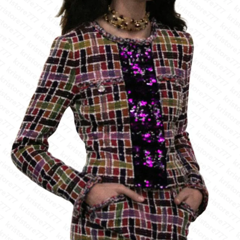 23 FW Damen Mäntel Jacke Paillettenbestickte Baumwoll-Tweed-Blousonjacke mit Buchstabenknopf Vintage Designermantel Mädchen Milan Runway Designer Tops Outwear Blazer
