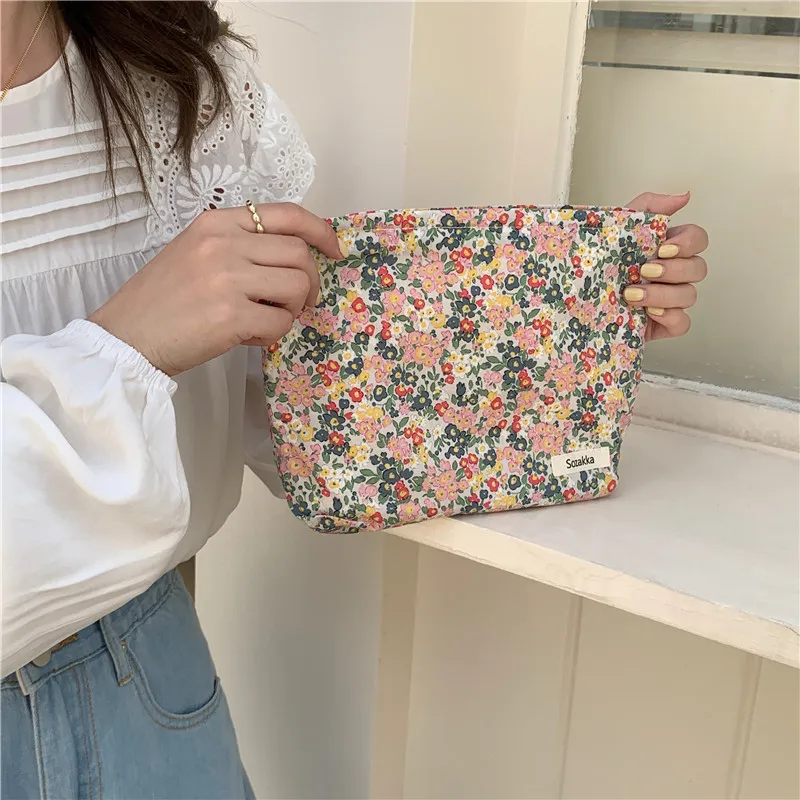 Borsa cosmetica floreale Tessuto di cotone Borsa portaoggetti per trucco da donna Custodia cosmetica con cerniera stile giapponese Custodia per bellezza con pochette per telefono vintage