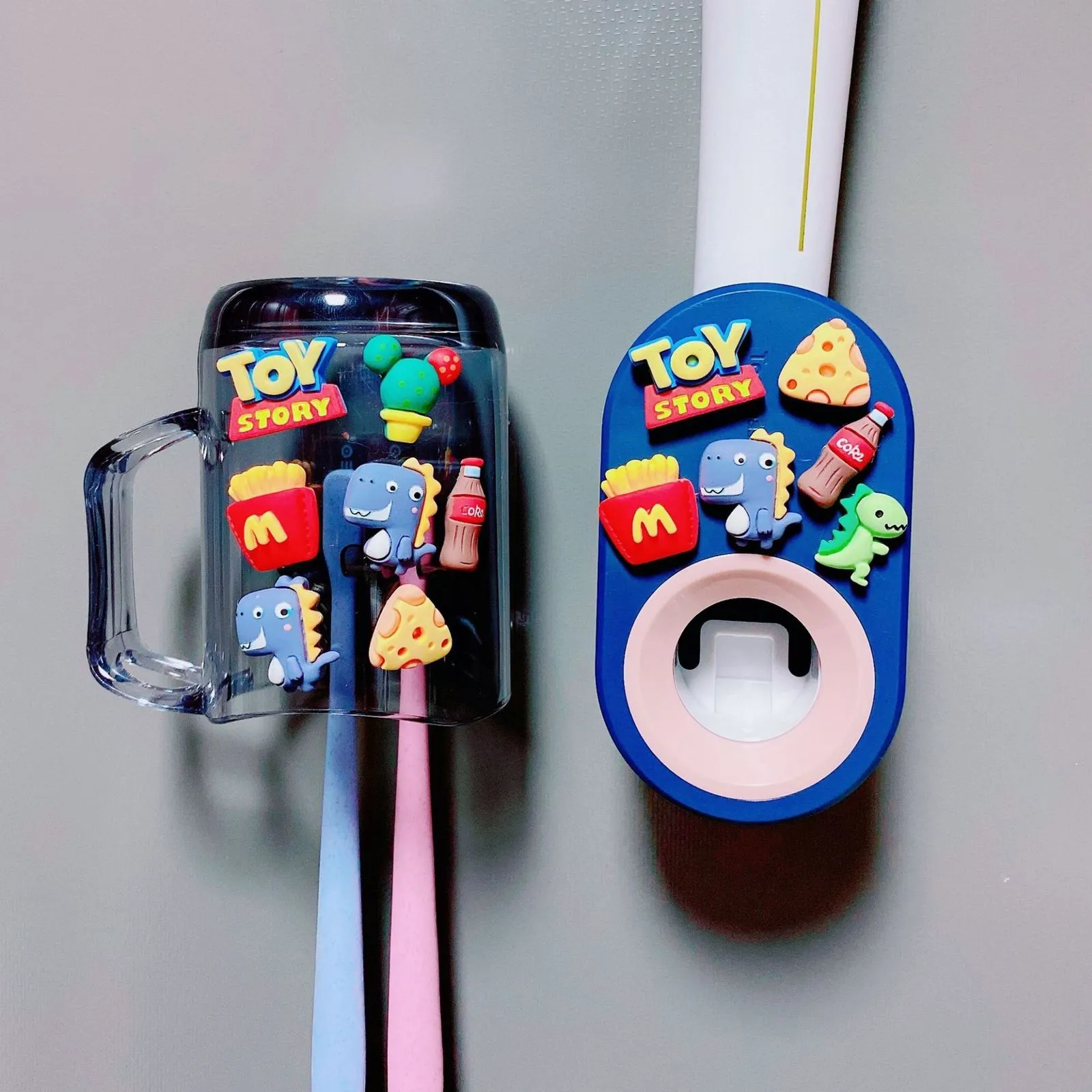 Porte-brosse à dents 3IN1 Cartoon Porte-distributeur automatique de dentifrice pour enfants Cute Mouth Cup Squeezers Salle de bains Accessoires Set Childs 230726
