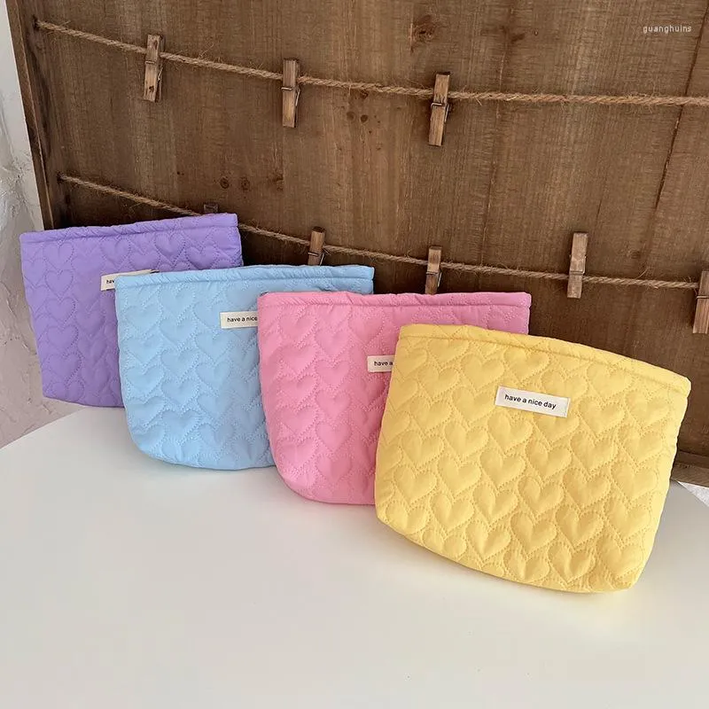 Sacs à cosmétiques couleur bonbon sac matelassé Style coréen fermeture éclair beauté pochette grande capacité femmes sac à main insérer étui de maquillage Portable