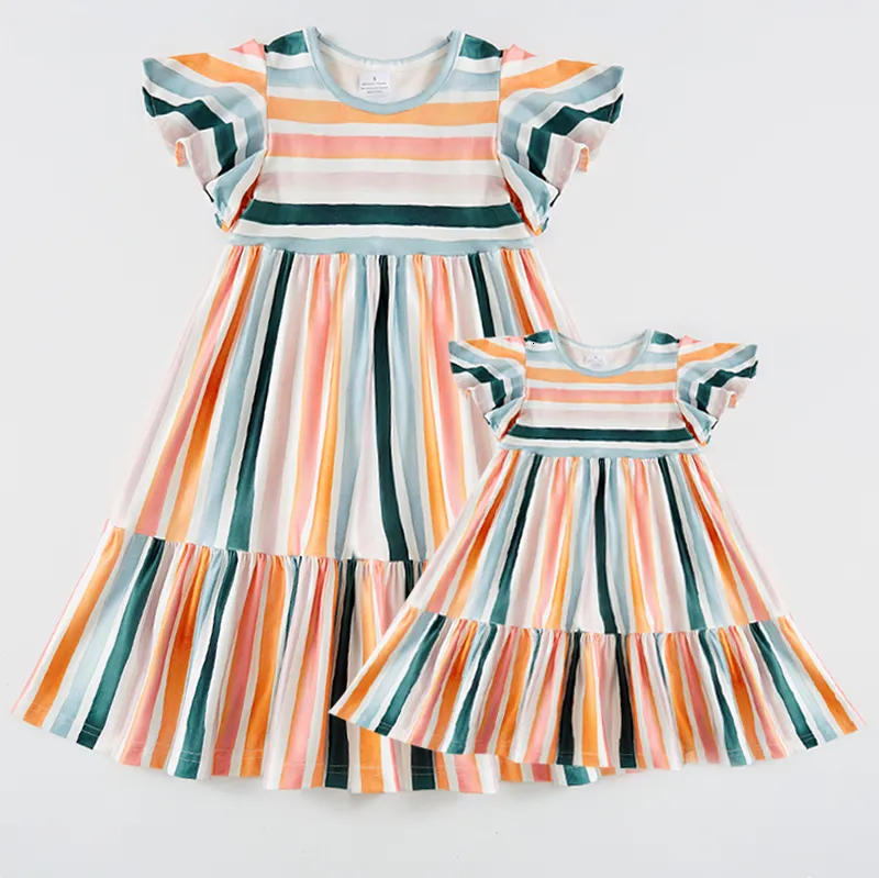 Abiti da abbinare alla famiglia Girlymax Summer Baby Girls Mommy me Boutique Abbigliamento per bambini Stripe Floral Smocked Milk Silk Dress Abbigliamento per bambini 230725