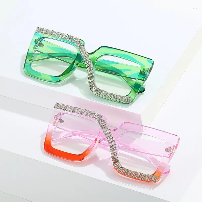 Solglasögon Mosengkw 2023 Designer Women Clear Lens Rhinestone fyrkantiga glasögon