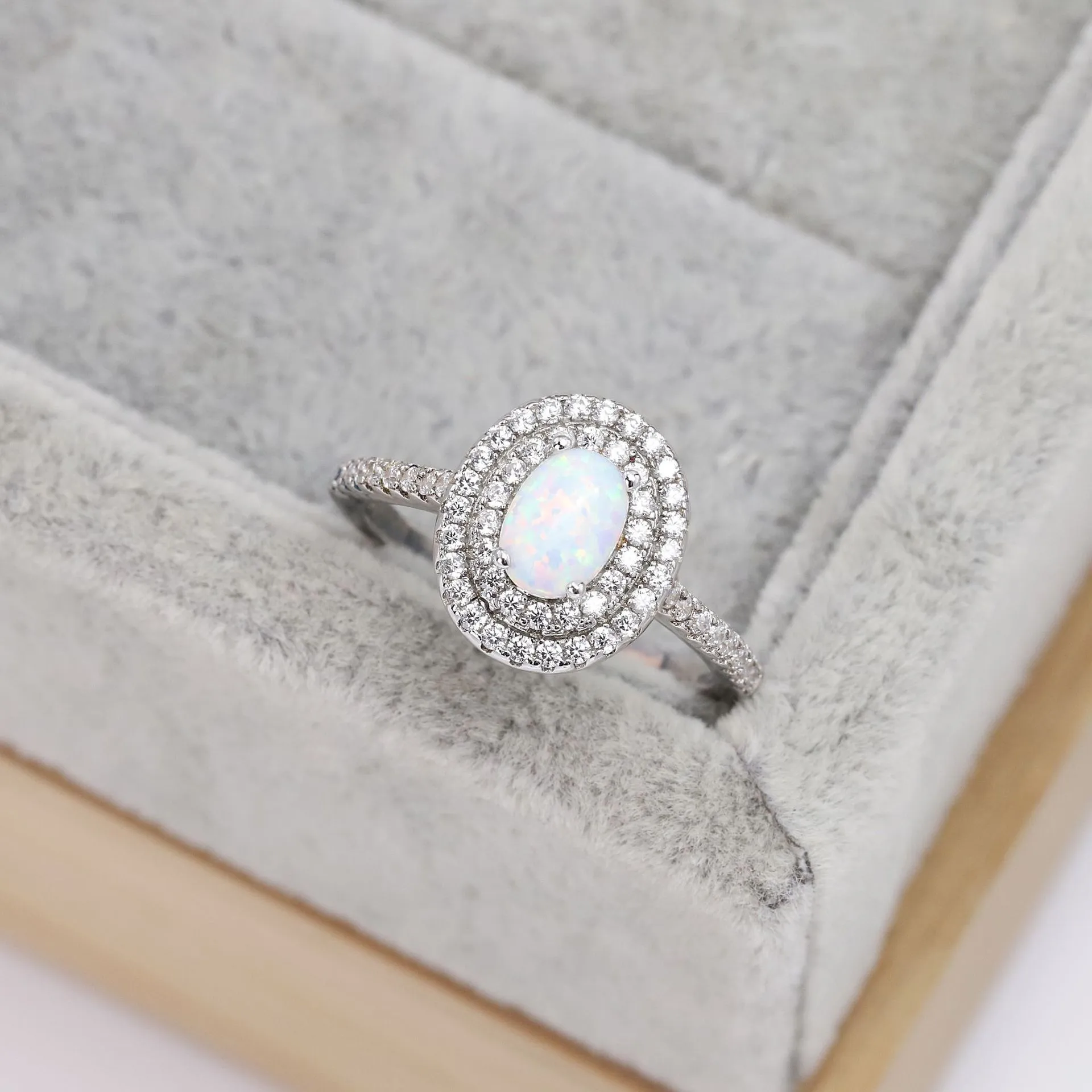 Anel de diamante de luxo oval de prata esterlina S925 com pedra preciosa australiana Anel de noivado feminino europeu e americano