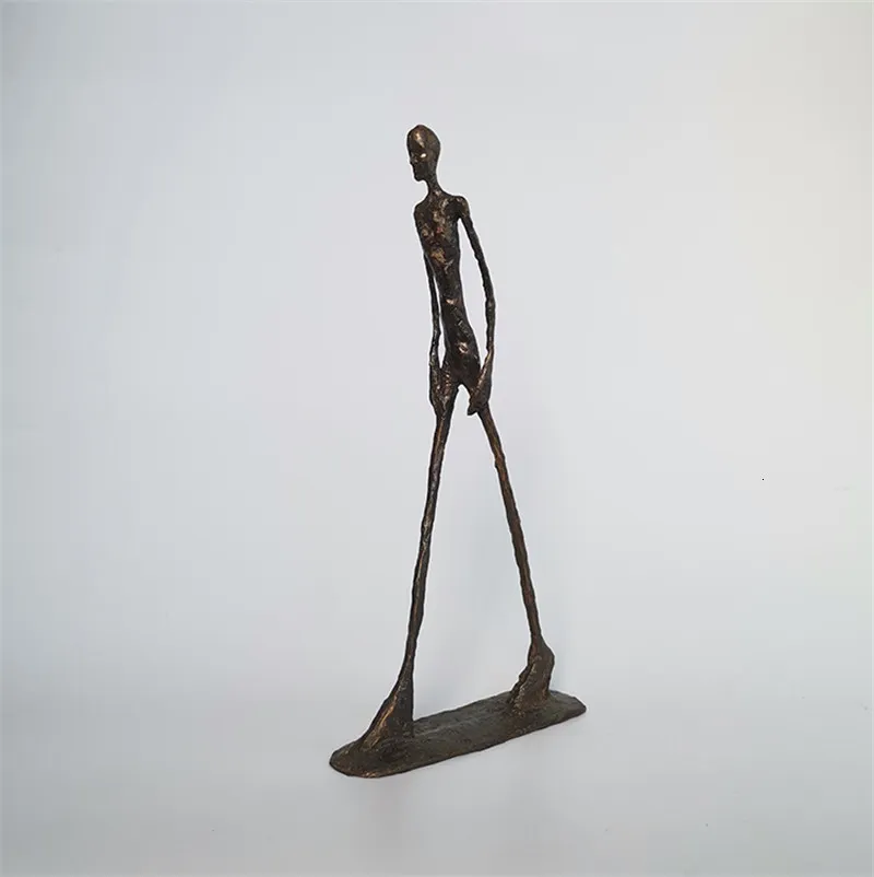 Dekorative Objekte, Figuren, handgefertigtes Kunsthandwerk, Messingfigur, Statue, wandelnder Mann, einsamer Wanderer, Skulptur, Heimdekoration, Bürodekoration 230725