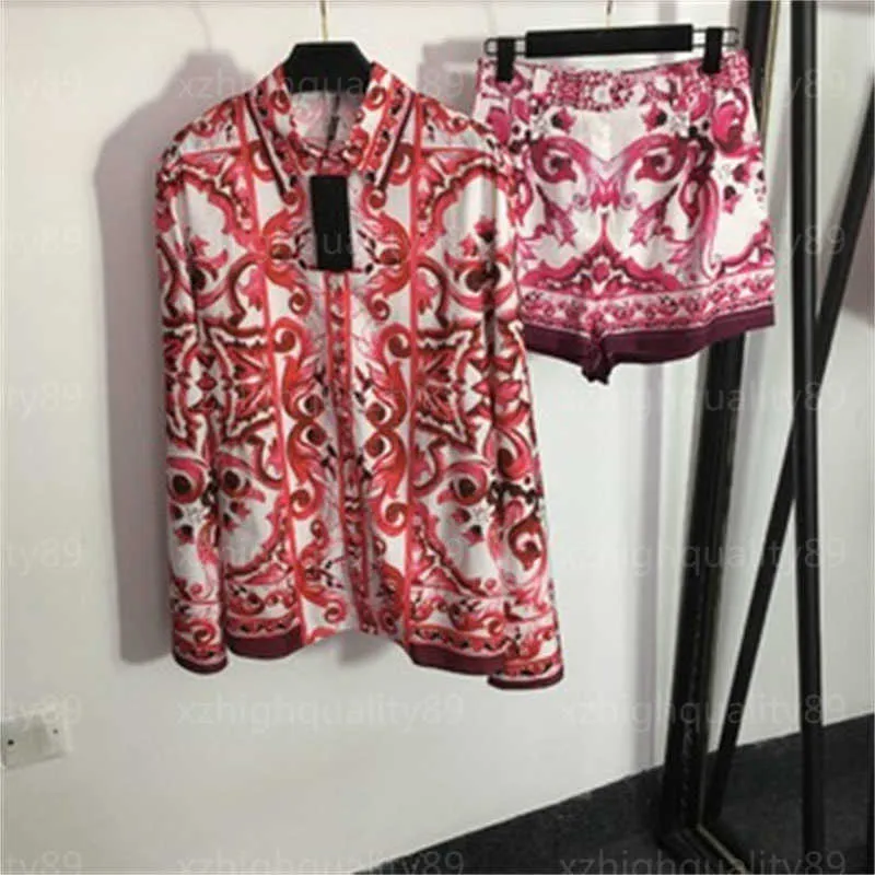 Pantaloni da donna a due pezzi Abiti firmati Set di camicie Camicie a maniche lunghe con stampa floreale rossa vintage Camicie con bottoni sul risvolto Cardigan con cinturino in vita Pantaloncini da donna