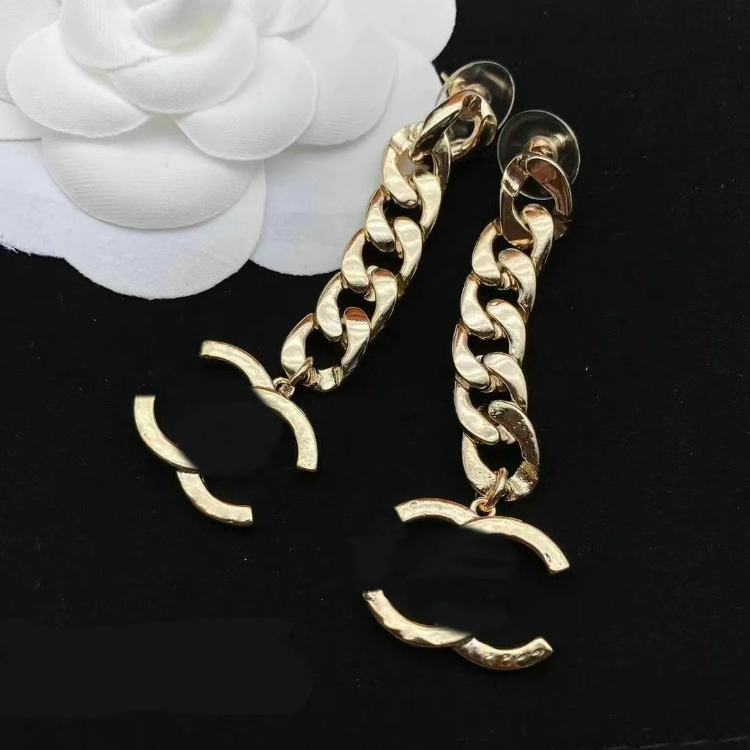 Boucles d'oreilles de créateur bijoux femme luxe marque rétro simple étouffe de goujon de perles de marques d'oreilles girl cadeau de fête de mariage