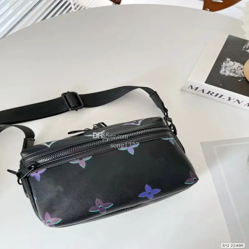 Yeni Floral Deri Çanta Postacı Erkek ve Kadın Omuz Çantası 22 Yüksek Kaliteli Tasarımcı Lüks Tasarımcı Çanta All-In-One Vintage Messenger Çantası 495 Omuz Çantaları